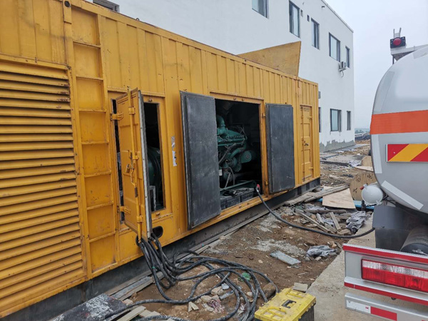 安平如何在发电机出租合同中约定设备的维修和保养责任？