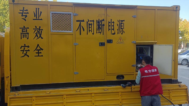 安平柴油发电机组和UPS电源配合使用时，如何避免切换过程中的电力中断？
